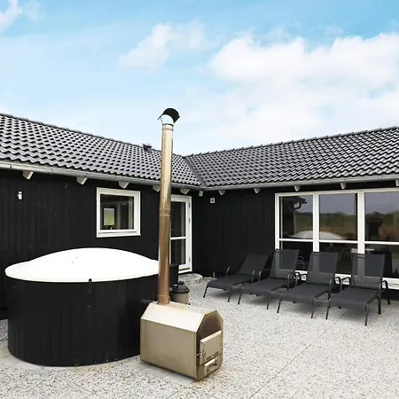 10 Person In Lokken-by Traum Løkken