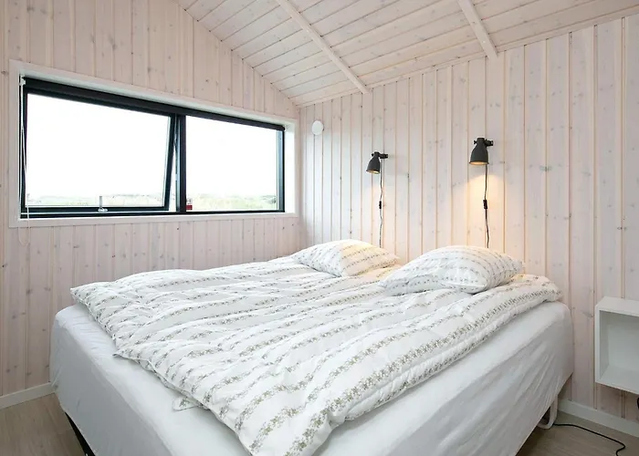 10 Person In Lokken-by Traum Løkken