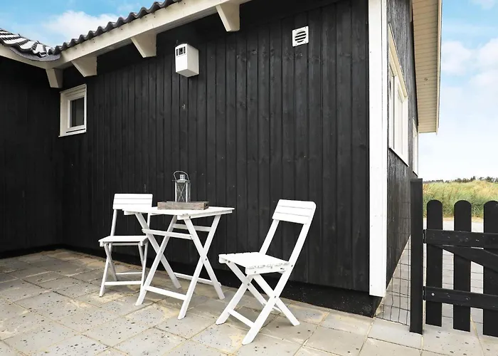 10 Person In Lokken-by Traum *