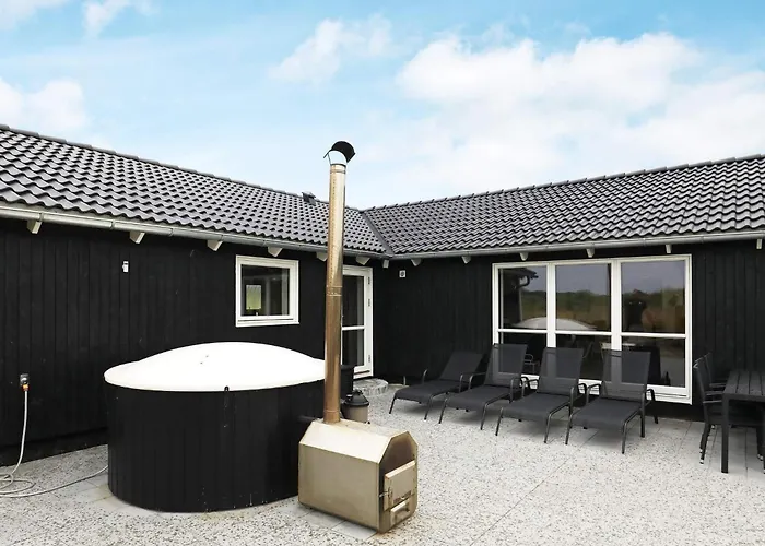 10 Person In Lokken-by Traum Løkken