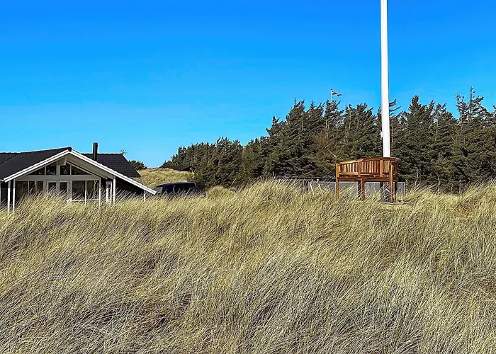 10 Person In Lokken-by Traum